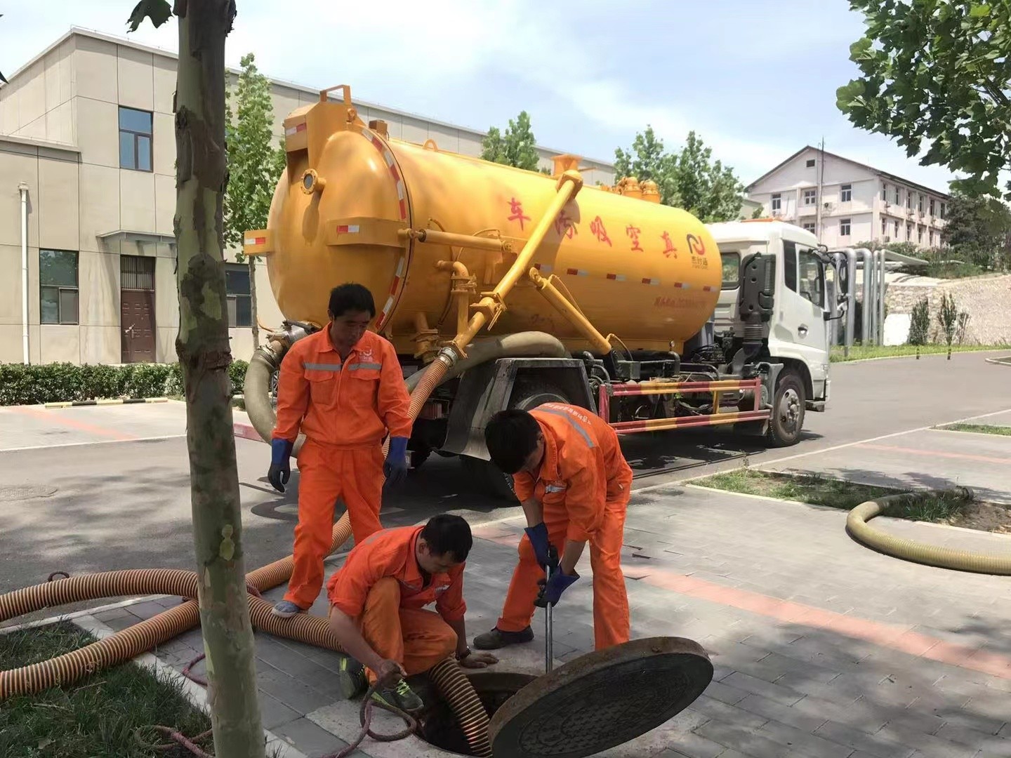 花溪化粪池清理与5-8吨吸粪车施工效率分析